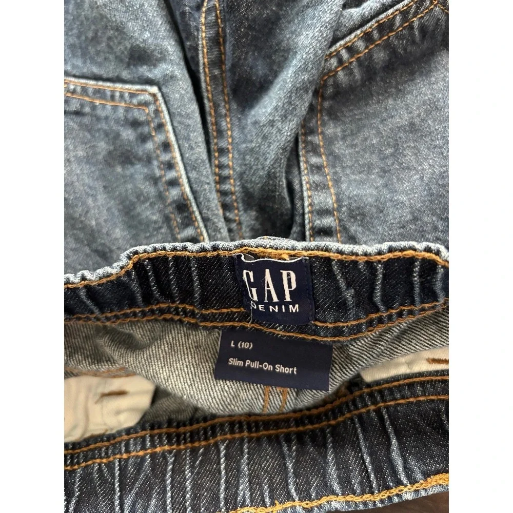 GAP shorts